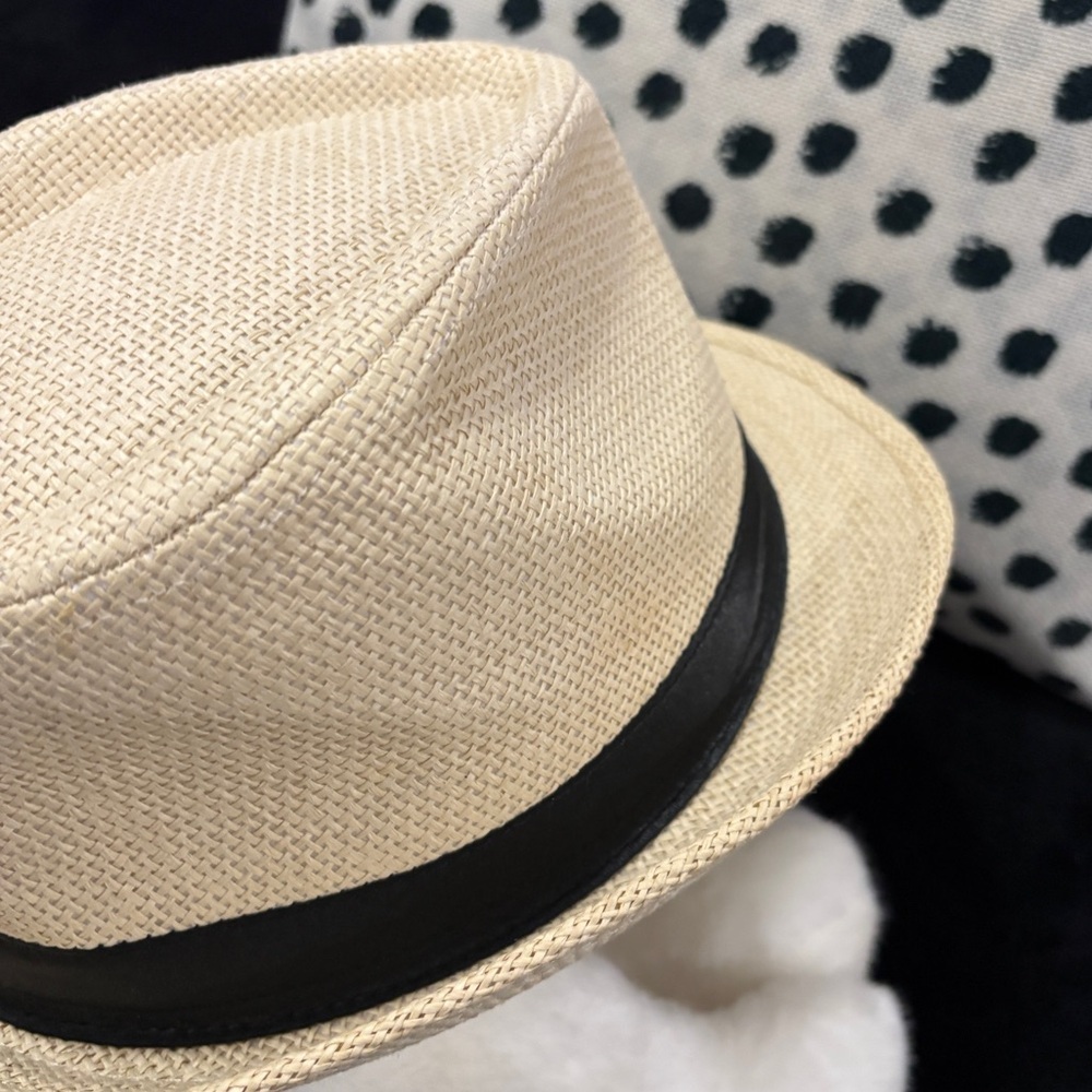 Beige hat - Picture 2 of 3